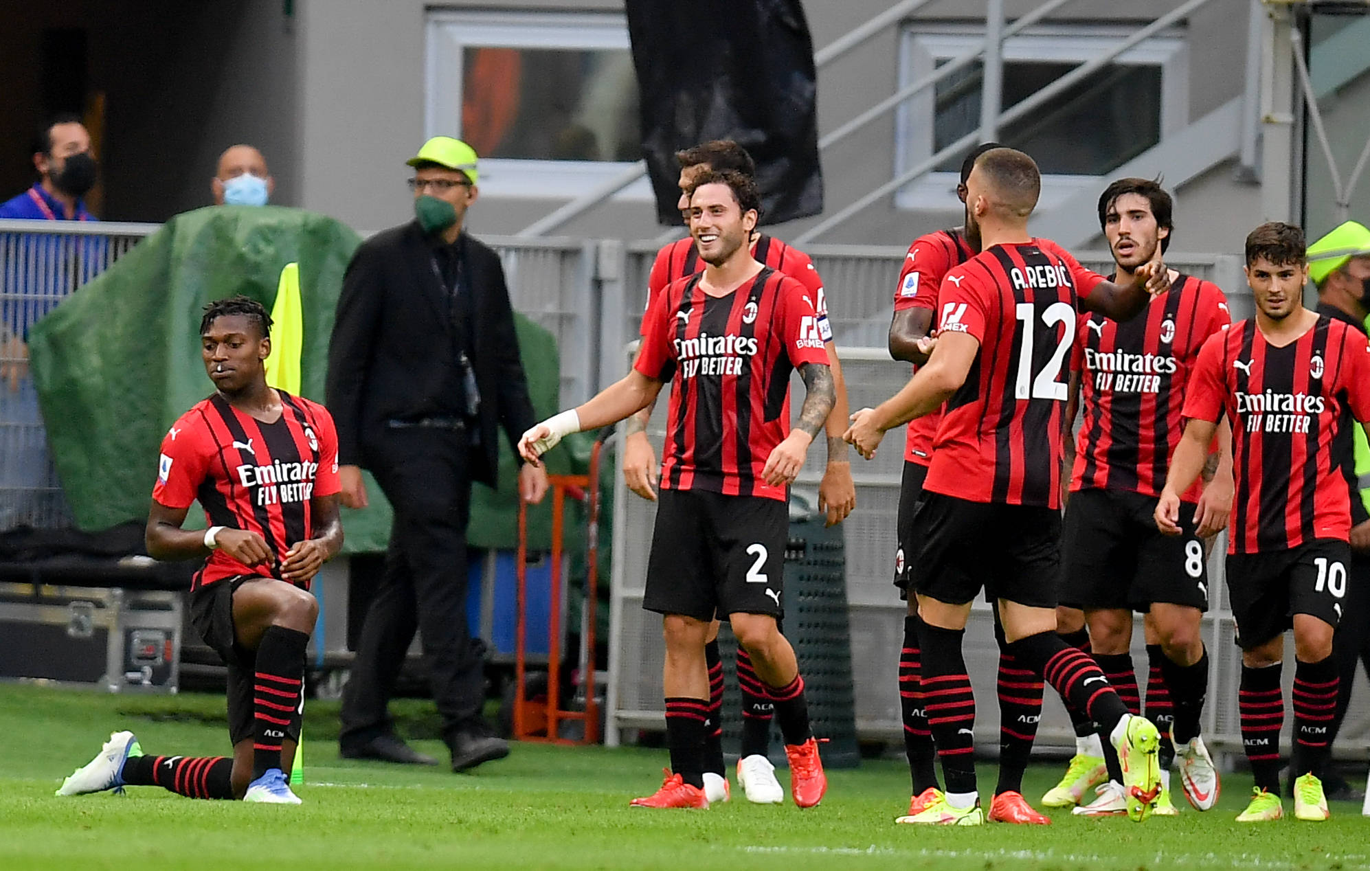 英超战报：亚当斯中圈吊门，勒菲传射，桑德兰3-2伯恩茅斯