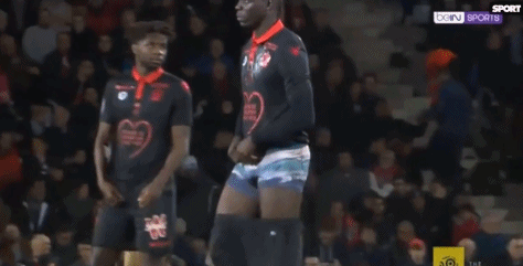 德媒：因哥哥突然去世，RB莱比锡中场坎普尔将退役照顾家人（德媒：兄长骤逝，RB莱比锡中场坎普尔将退役陪伴家人）