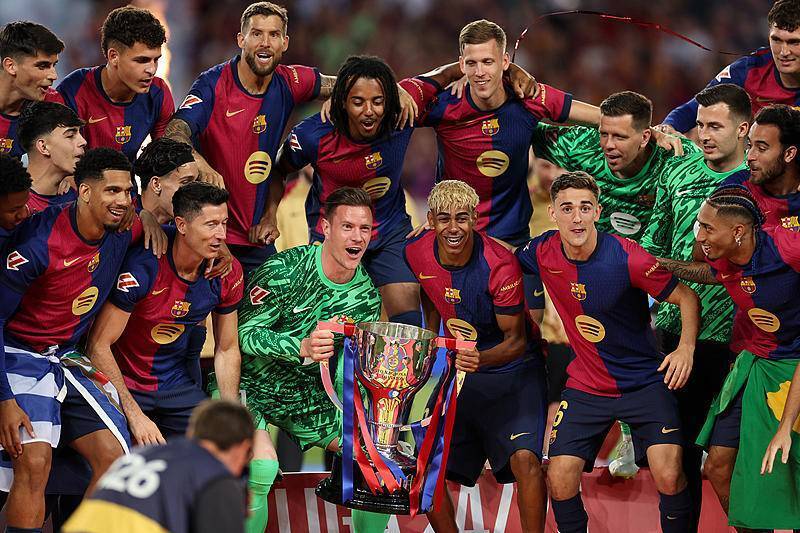 比赛中阿尔特塔挡在了波罗发界外球的路线上，双方爆发冲突