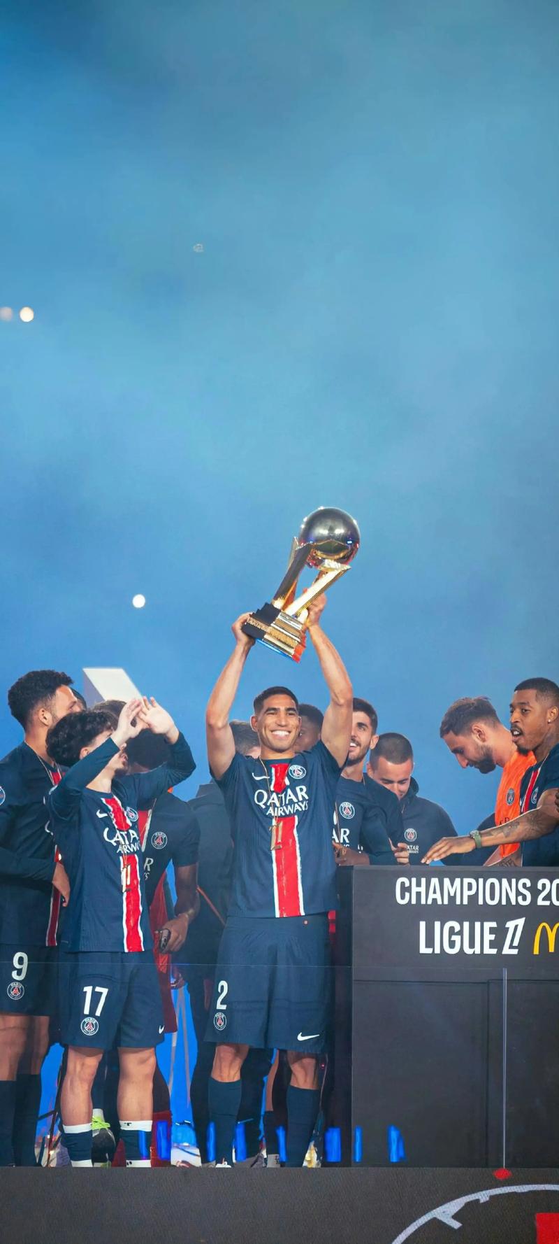 欧冠小组赛名额争夺白热化（欧冠小组席位之争愈演愈烈）