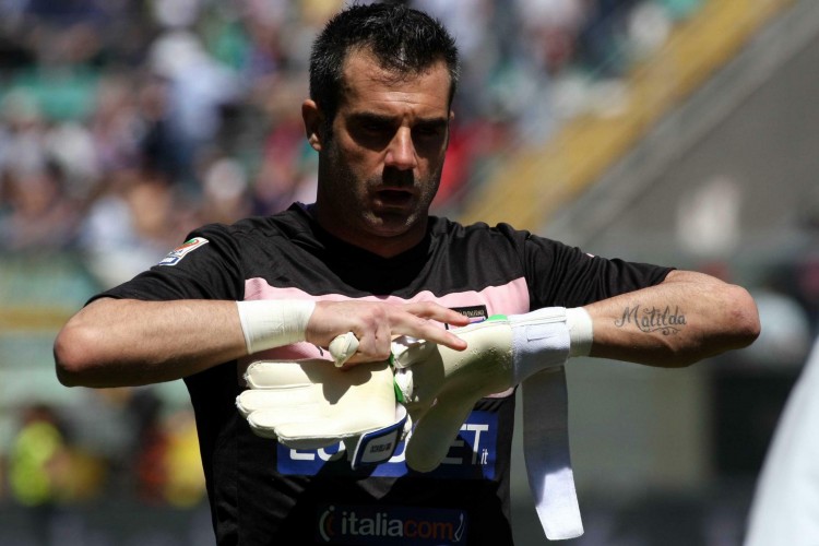 完美表现！哈维·西蒙斯半场传射建功，取得热刺生涯处子球