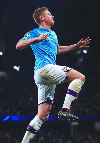 杜兰特三节28+8刷爆纪录：里程碑之夜击溃太阳 激情握拳怒吼庆祝