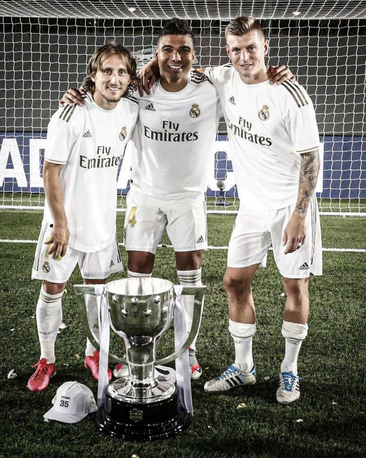 中超历年亚军：申花第五次屈居亚军，超越国安、泰山排名第一（中超历年亚军榜：申花第5次屈居亚军，次数超越国安泰山居首）