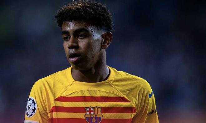 申花发布球队32岁生日海报，却把“32nd”写成“32th”