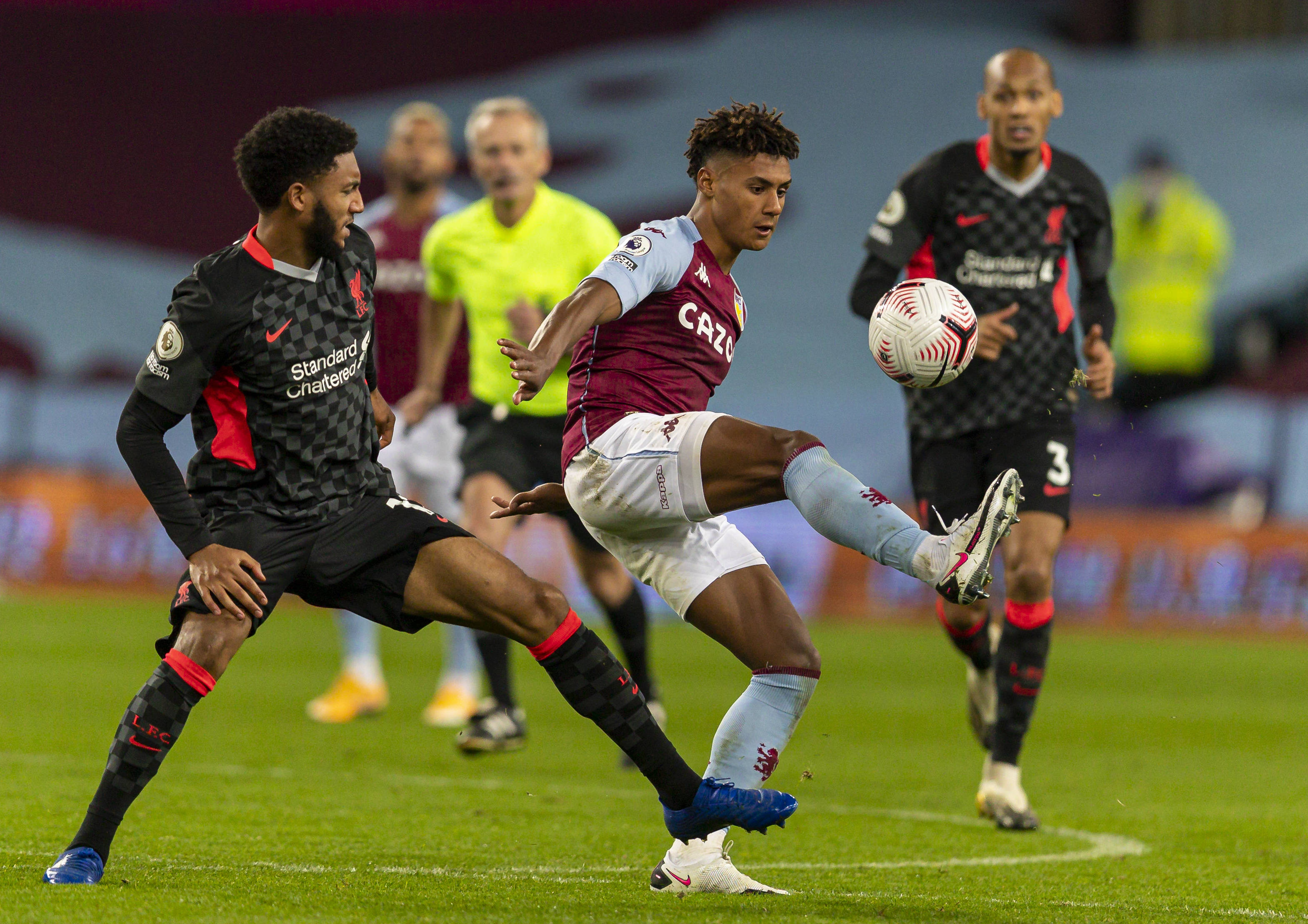 篮球湖人球员关键比赛中发挥稳定