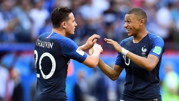 记者：曼城与赫罗纳就外租维托尔-雷斯的谈判进展越来越顺利