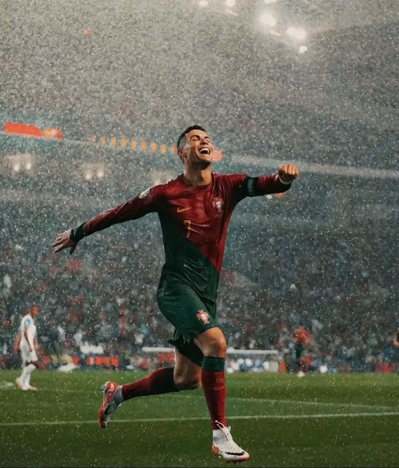 孙兴慜热刺生涯经典瞬间：斩英超金靴&普斯卡什奖、欧联圆梦（孙兴慜热刺高光回顾：英超金靴、普斯卡什奖与欧联圆梦）