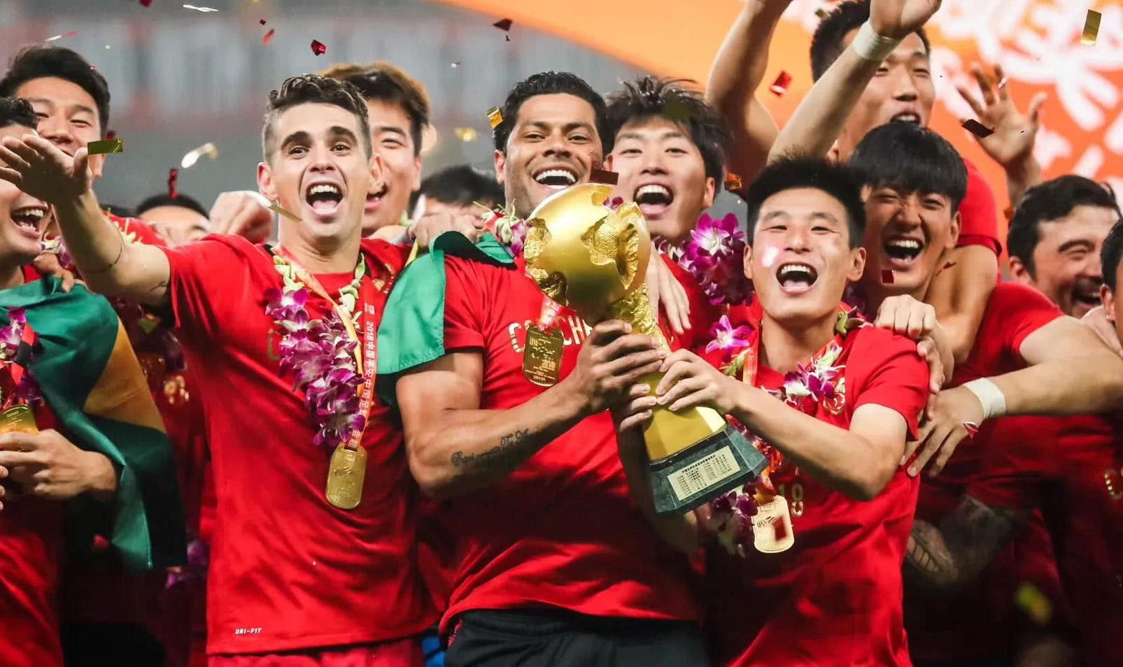 克罗斯评选历史最佳阵：C罗、大罗、小罗锋线，梅西前腰（克罗斯评出史上最佳阵容：C罗、大罗、小罗三叉戟，梅西司职前腰）