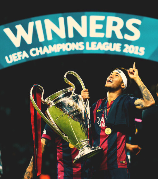 邦马蒂以240张第一选票的绝对优势当选年度最佳女足球员（邦马蒂以240张第一选票压倒性胜出，荣膺年度最佳女足球员）