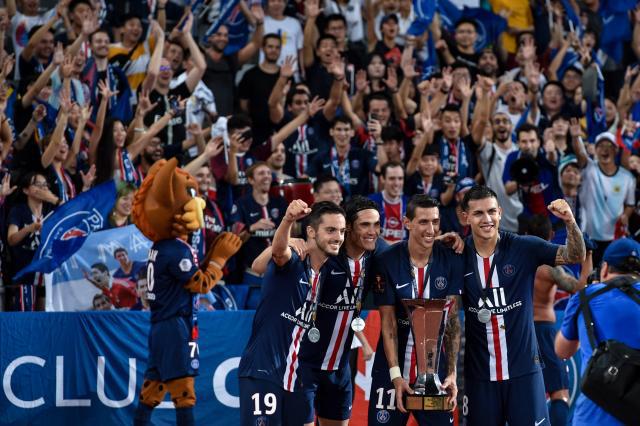 球迷：这队今天有夺冠气质