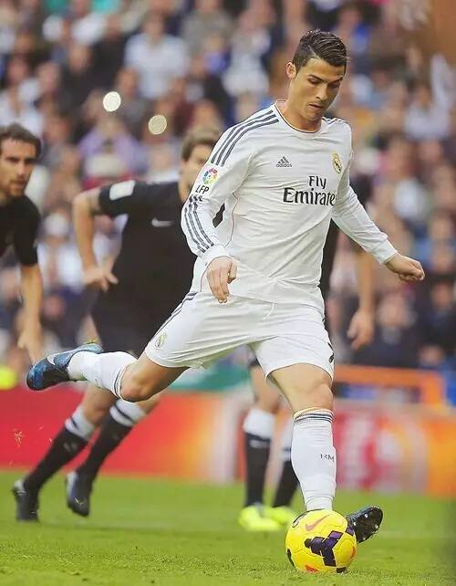 英超战报：维卡里奥送礼，库杜斯破门难救主，热刺1-2富勒姆（英超快讯：维卡里奥失误酿祸，库杜斯进球难救热刺，热刺1比2负于富勒姆）