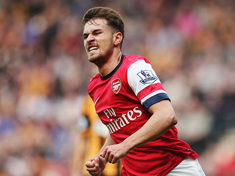 亚精英赛半场：路易斯失单刀+补射中柱，申花暂0-0广岛